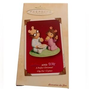 ARTHUR AND DW  CHRISTMAS CLIP ON HALLMARK KEEPSAKE ORNAMENT IN BOX 2002
